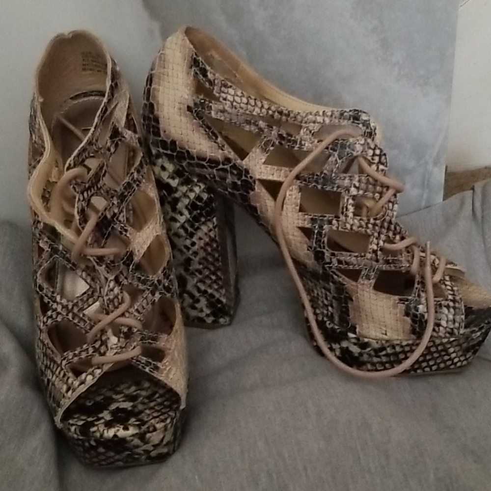 Size 9 MIA chunky heal sandals